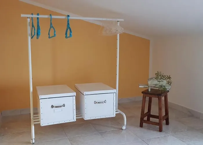 The Yellow House Iun P3446 *